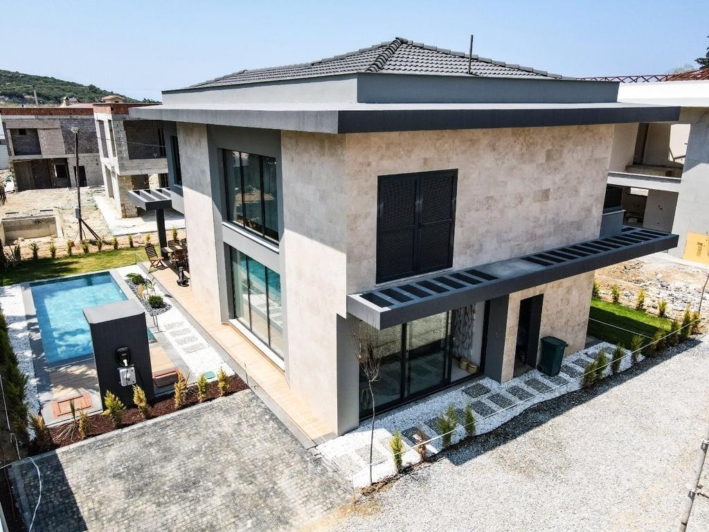 Eşsi̇z Modern Di̇zaynı Ve Bölgeni̇n En Presti̇jli̇ Projesi̇!!